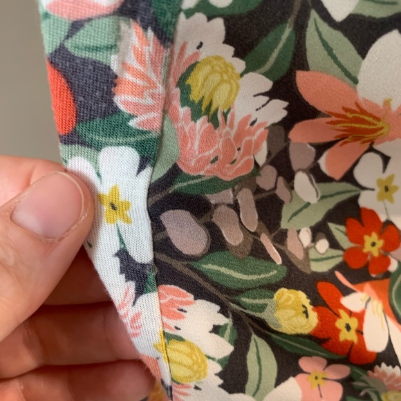 Loft | floral print short sleeve top - Picture 6 of 7